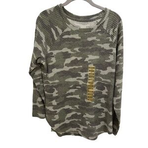 Peace & PEARLS Women's Camouflage Waffle Knit Long Sleeve Hi Low Hem Shirt M NWT